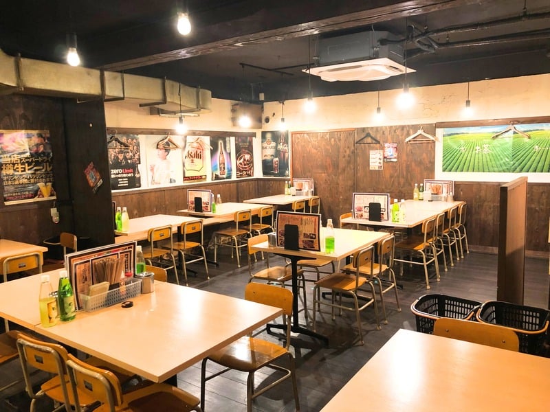 飲食店の店内